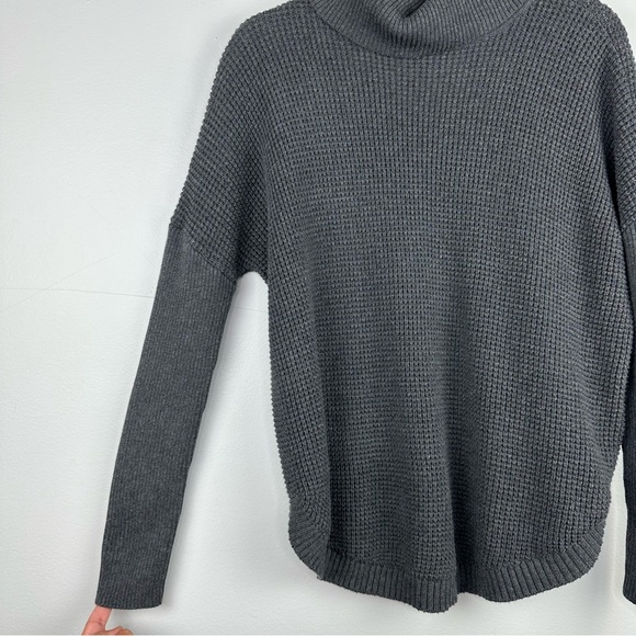 Michael Michael Kors Waffle Knit Turtleneck Pullover Sweater Size Medium Gray - Picture 6 of 8